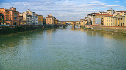 Fototapeta na wymiar panoramic view of Arno River with Ponte Vecchio