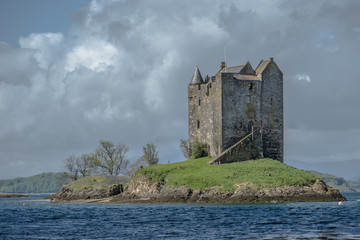 Fototapeta na wymiar The historic castle Stalker in Argyll