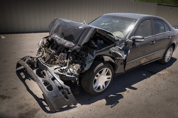 Obraz na płótnie Canvas Car crash with damage to front engine