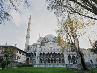 Fototapeta na wymiar Exterior low angle day shot of Sultan Amed Mosque (Blue Mosque), located in Sultan Ahmed Square, Istanbul, Turkey