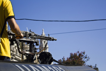Man trying a military machine gun