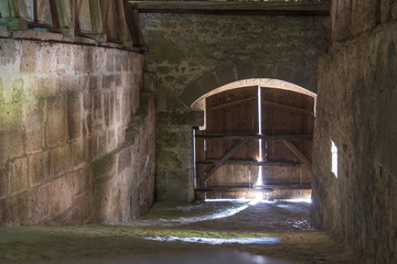 Licht durch Burgtor