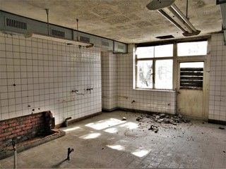 Ruinen. Ehemalige sowjetische Kaserne. Ehemals Lahmanns Sanatorium. Dresden. Weißer Hirsch.