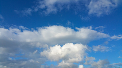 Obraz premium White clouds with blue sky