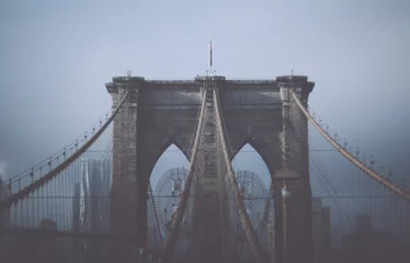 Abwaschbare Fototapete Foggy cloudy rainy day on Brooklyn Bridge. NYC  © Pineapples