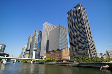 完成したフェスティバルタワーウエストと大阪中之島のビル群