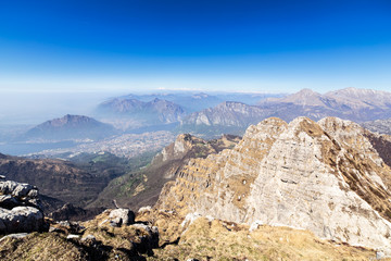 Obraz premium Italian alps surround the lake of Como