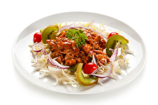 Rice noodles with meat, sauce and vegetables 