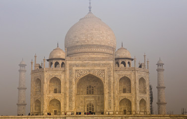Fototapeta na wymiar Misty Taj Mahal