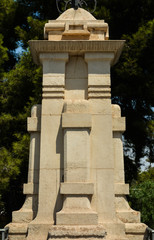 Fototapeta na wymiar Pilastra de piedra en el Puente de Canalejas, Elche, Elx, Alicante, España