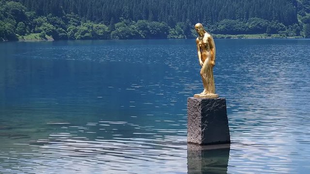 田沢湖 たつこ像