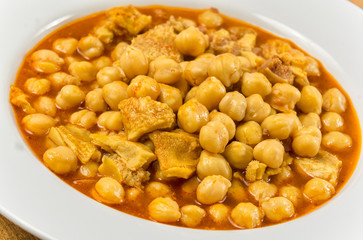 Garbanzos con callos de ternera