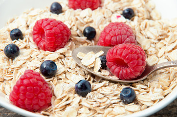 Oatmeal porridge with berries