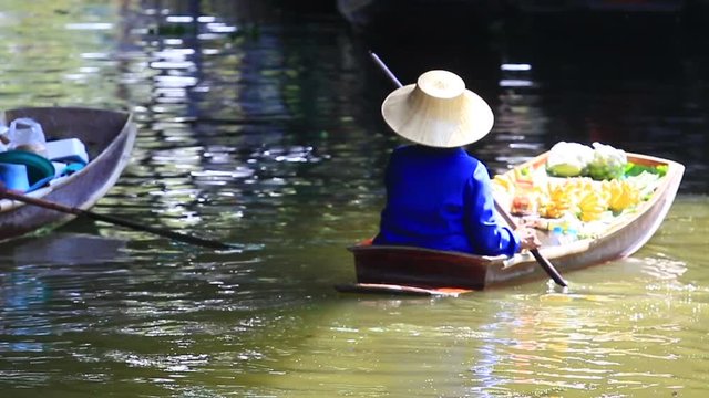 woman sailing wood boat in dumneon saduak ratchaburi thailand