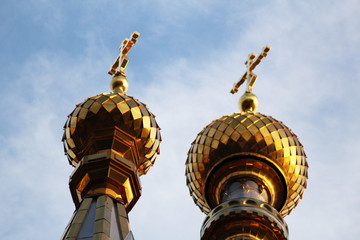 Fototapeta na wymiar Golden dome of the Orthodox church in Central Russia
