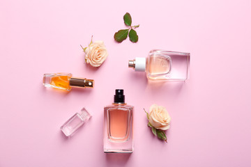 Obraz na płótnie Canvas Perfume bottles on pink background, top view