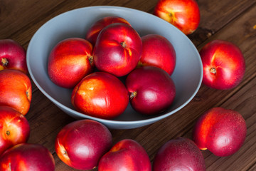 Nectarines of the wooden table