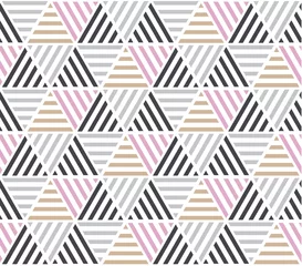 Gordijnen Moderne stijl vectorillustratie voor ontwerp van proefbaan. Abstract naadloos patroon met driehoeksmotief in natuurlijke beige en grijze kleuren. © galyna_p