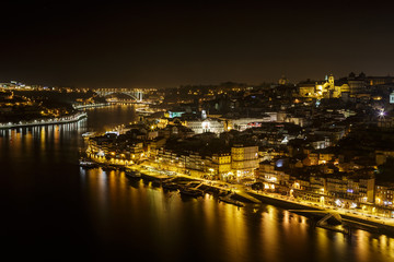 Fototapeta na wymiar Porto à noite