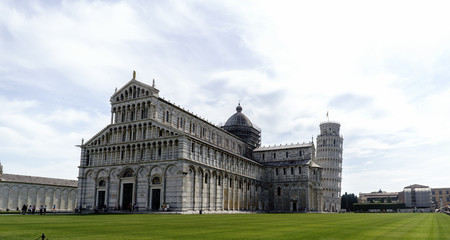 Fototapeta premium View of the Leaning Tower and the Duomo in Pisa in Italy