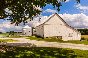 Obraz premium Traditional Farm Barn