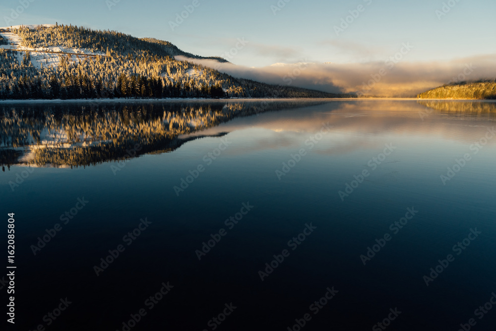 Wall mural Winter sunrise at Donner Lake, California.