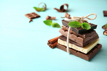 Tied chocolate pieces with mint on table
