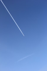 青空と飛行機雲