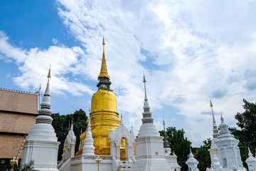 Naklejka premium Pagoda wat Suan Dok temple the most famous landmark of Chiang mai province, Thailand.