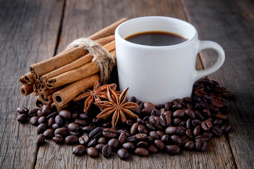 Coffee beans with cinnamon A mixture of popular drinks.