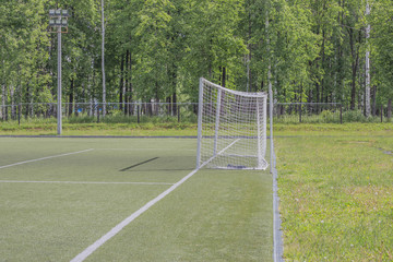 Спортивные снаряды, беговая дорожка, трибуны, футбольное поле 