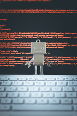 Chatbot / Social Bot mit Quellcode im Hintergrund 