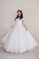 Fototapeta premium bride in white wedding dress in a roomf wedding