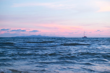 Obraz premium Sea of ​​Thailand at sunset time in blue tones