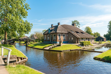 Fototapeta na wymiar Summer house in the Netherlands - Giethoorn