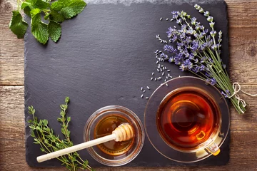 Foto auf gebürstetem Alu-Dibond Tee Herbal tea , honey