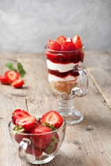 cheesecake with strawberries