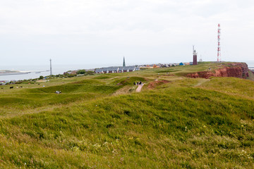 Naturschutzgebiet von Helgoland mit Blick auf den Leuchtturm und Funkturm
