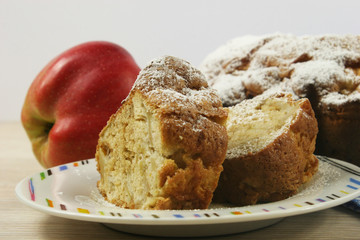 Fototapeta na wymiar Нomemade Apple Pie and apple on the table