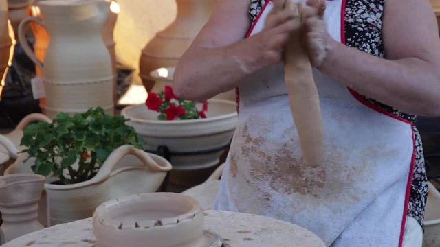 Construyendo un cacharro de barro con la tecnica de churro
