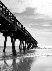 Fototapeta premium Pier in Black and White