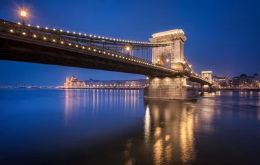 Rolgordijnen Kettingbrug Chain Bridge in Budapest in blue hour