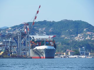 Port commercial maritime de La Spezia (Italie)