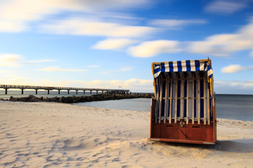 Strandkorb und Seebr&uuml;cke am Sch&ouml;nberger Strand