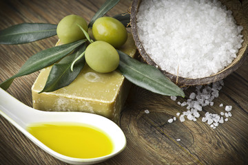 Soap and natural ingredients to olive oil - 162160446