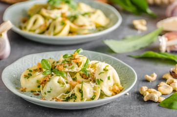 Stuffed Tortellini garlic and spinach