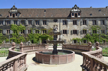 Fototapeta na wymiar Brunnen des ehem. Kloster Bronnbach