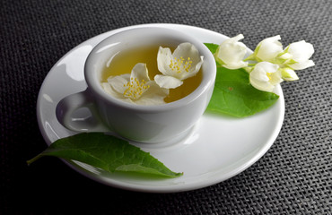 green jasmine tea fresh flowers