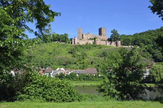 Burgruine Henneburg &uuml;ber dem Main