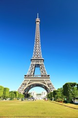 Fototapeta premium The Beautiful Eiffel Tower in Paris, France